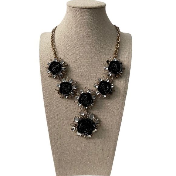 Elegant Floral Rhinestone Pendant Necklace - Picture 1 of 6